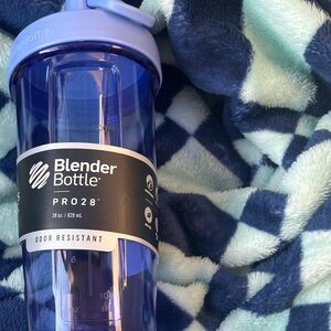 BlenderBottle Pro28 purple Shaker